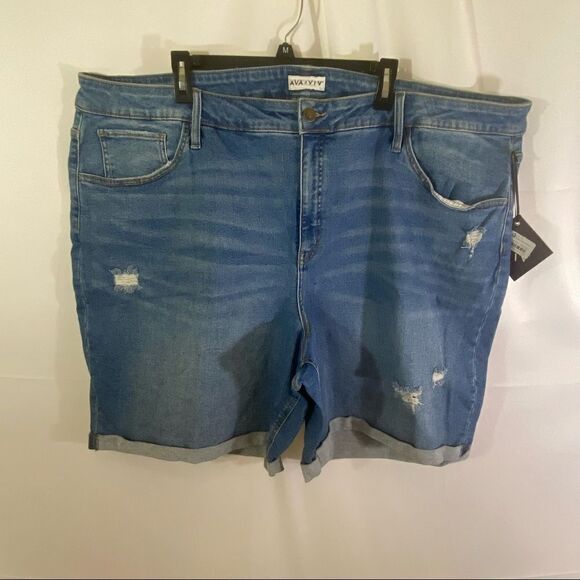 Ava & Viv Women’s Plus Size Medium Wash Folded Hem Denim Shorts - Picture 1 of 4